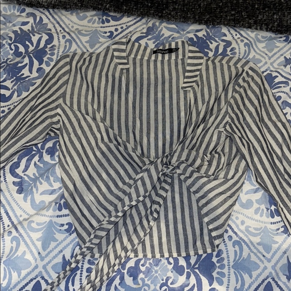 Super cute boohoo stripped wrap top 💕✨